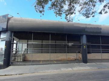 Comercial · 790m² · Galpão para locação de esquina próximo ao Centro