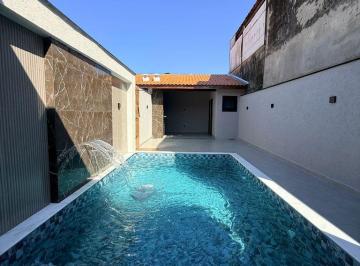 ofun5rg2yty3ndi0mgvkmmex_md · Casa Alto Padrão 3 Dormitórios Piscina na Praia de Mongaguá $559mil Use seu FGTS