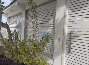Casa · 325m² · 1 Quarto · 5 Vagas · Casa para venda em Barra De Guaratiba de 325.00m² com 1 Quarto e 5 Garagens