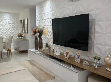 Apartamento de 3 quartos, Rio de Janeiro · Apartamento com 3 quartos, sendo que a dependência foi incorporada para ampliar a cozinha.
