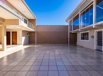 Casa de 4 quartos, Curitiba · TERRENO DE 408m² COM DOIS SOBRADOS E ÁREA COMERCIAL EXCELENTE OPORTUNIDADE PARA MORADIA, NEGÓCIO...