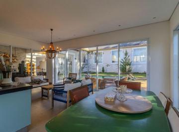 Casa de 3 quartos, Valinhos · Encante-se com essa casa no Villa Lombarda/Valinhos - a venda com 1000m2 de terreno