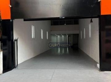 c6cca40cf4aed9b3a46af6e23d0ff90efd0a5014 · Salão com 150m²