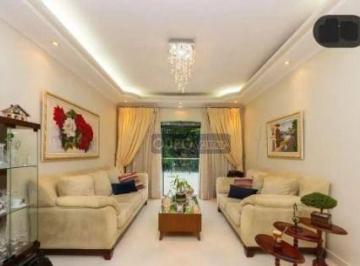 bd134689a29631e9638bc40f1c68ea3f8af4d1ca · Sobrado com 248m²
