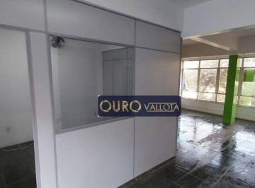 86580da31fff223eb894f27d4dd9b896fd7bb8cd · Salão com 47m²