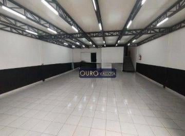 4d1e0e171e801831c753d36700a7a557e53f714e · Salão comercial com 240m²