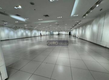 edb488e3b2631d562bd5120d95dd1c8e5ddb625a · Salão comercial com 1.100m²