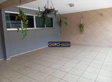 83dece720e3f2f9ddbfe55a565f12c004201efee · Sobrado com 185m²