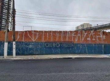 b2ef65118f980594b16b488fea51e29b902fa23a · Terreno / Estacionamento
