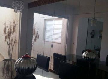 Casa en Venda de 3 quartos · **Casa à Venda no Boqueirão – Santos | 2 Dormitórios | 3 Banheiros | 2 Vagas | Área de Lazer