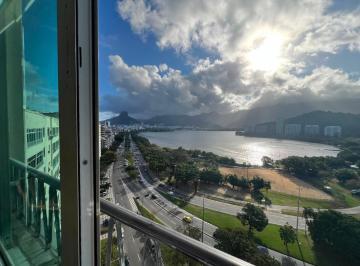 Apartamento · 216m² · 4 Quartos · 1 Vaga · Amplo apartamento de 216 m² com 4 quartos (1 suíte) na Lagoa – Espaço, conforto e localização pri...