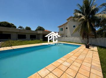Foto 01 · Excelente oportunidade em bairro nobre de Araruama, Casa composta por 03 quartos, sendo 01 suíte, co