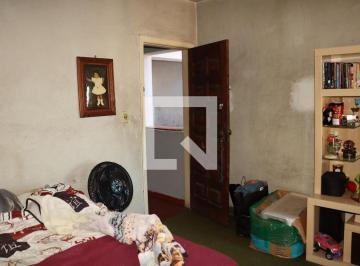 Esta encantadora casa oferece uma combinação perfeita de conforto e conveniência · Casa à Venda - Vila Ema, 5 Quartos, 300 m2