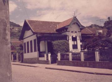 Casa · 800m² · 6 Quartos · 3 Vagas · CASA IMPERIAL, PATRIMÔNIO HISTÓRICO NO CENTRO DE PETRÓPOLIS - 6 QUARTOS