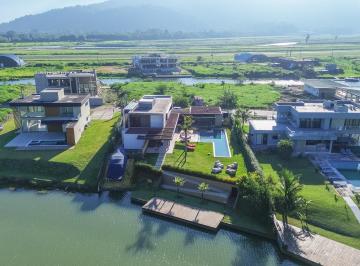 Casa · 6 Quartos · 4 Vagas · Casa à venda - em Mangaratiba