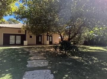 Aluguel Casa com 4 Suítes, Piscina Privativa e Área Verde em Busca Vida · Aluguel Casa com 4 Suítes, Piscina Privativa e Área Verde em Busca Vida