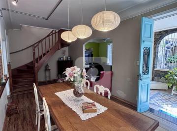 Casa · 109m² · 3 Quartos · 1 Vaga · Linda casa de vila na Tijuca - 109m², 3 quartos (1 suíte), garagem e terraço privativo.