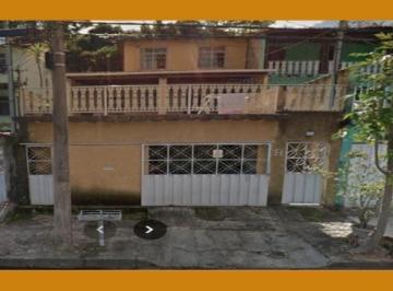 Casa · CASA RESIDENCIAL COM GARAGEM NO SUBSOLO E VARANDA NO PRIMEIRO ANDAR, LOCALIZADA NA RUA LUIZ CARLOS R