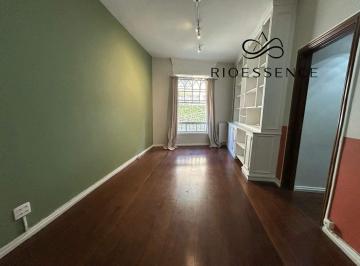 Apartamento · 78m² · 2 Quartos · Apartamento à venda no Cosme Velho (RJ) – 2 quartos, 2 banheiros e sol da manhã