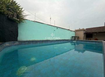 Casa · 70m² · 2 Quartos · 6 Vagas · Casa em Praia Grande (SP) no Maracanã | 2 dorm., 1 suíte, piscina e churrasqueira