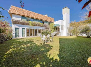 Casa de 4 quartos, Curitiba · Casa para venda possui 428 metros quadrados com 4 quartos em Seminário - Curitiba - PR
