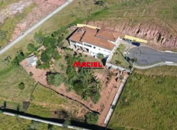 Casa · 500m² · 4 Quartos · 4 Vagas · Sobrado à Venda no Condomínio Residencial Mantiqueira em São José dos Campos | Terreno de 5.835m², 3