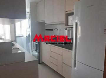 Apartamento · 80m² · 3 Quartos · 1 Vaga · Apartamento totalmente reformado com 3 dormitórios e vista para a praça