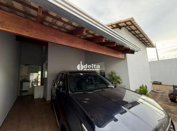 Casa · 290m² · 3 Quartos · 3 Vagas · Casa MOBÍLIADA com 3 quartos sendo 1 suíte disponível para locação no bairro Laranjeiras em Uberlând