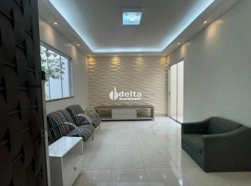 Casa · 264m² · 3 Quartos · 2 Vagas · Casa com 3 quartos sendo 1 suíte disponível para venda no bairro Presidente Roosevelt em Uberlândia-