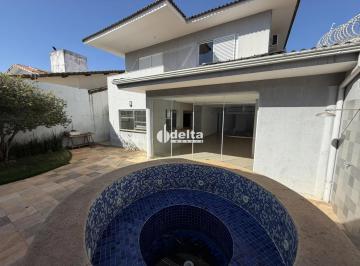 Casa · 460m² · 4 Quartos · 3 Vagas · Casa com 4 quartos sendo 3 suítes disponível para venda e locação bairro Jardim Karaíba em Uberlândi