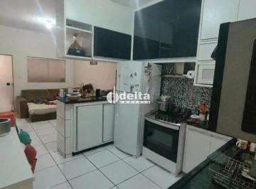 Casa · 120m² · 2 Quartos · 2 Vagas · Casa com 2 quartos sendo 1 suíte disponível para venda no bairro Jardim Holanda em Uberlândia-MG