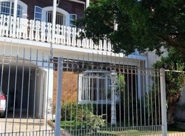 Casa · 250m² · 3 Quartos · 3 Vagas · Casa mobiliada com 3 dormitórios e área de lazer completa no Jardim das Indústrias