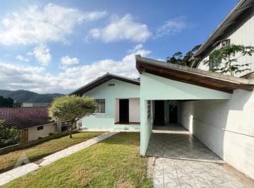 Casa · 120m² · 2 Quartos · 2 Vagas · Casa semi mobiliada com 3 dormitórios para locação por R$ 2.500,00 - Bairro Garcia - Blumenau/SC