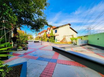 46dd8cc4-5d93-485f-996b-09eff26b4b9f · Casa no condomínio Villagio Verde II para venda com 2 quartos, sendo 1 suíte, 93m²