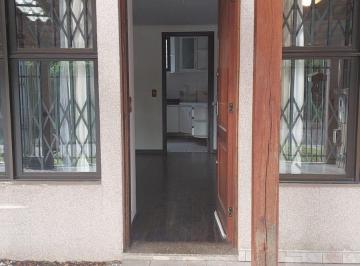 Casa · 129m² · 3 Quartos · 3 Vagas · Interessante sobrado localizado em uma das regiões nobres de Curitiba: Ahú.