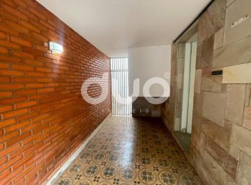 Casa · 111m² · 2 Quartos · 1 Vaga · Casa Residencial para Aluguel no Centro de Piracicaba - 2 Quartos, Garagem e Quintal