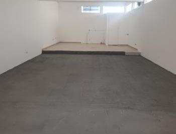 5de43cc164d4cbf5dd45ee31cc42ff7afd0d2369 · Ponto Comercial Estratégico na Zona Oeste: 200m² de Alto Potencial