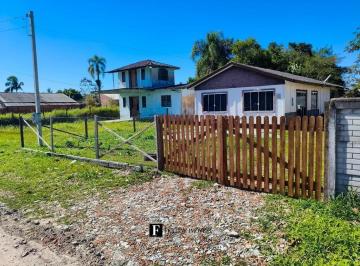 Casa · 706m² · 3 Quartos · 2 Vagas · Casa com 3 dormitórios e amplo espaço de terreno