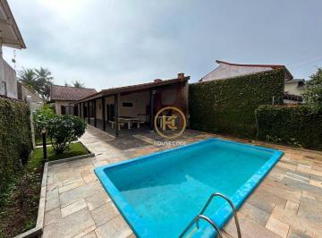 8db8a159133250ad56a36253cf8c88ed0463905b · Casa térrea à venda com 897 m² de terreno, 6 dormitórios (5 suítes), piscina e área de lazer complet