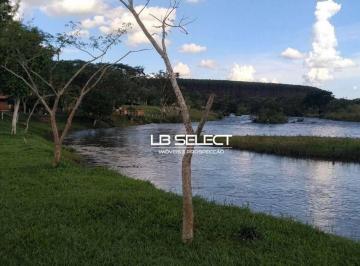 bda4c96b1d6615a01f34bba5115460671605a392 · Rancho na beira da Represa de Rio Claro com duas casas.