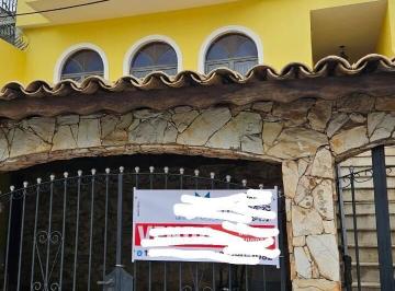 Casa · 250m² · 3 Quartos · 2 Vagas · LINDA CASA PARA VENDA NO CENTRO DO TABOÃO DA SERRA