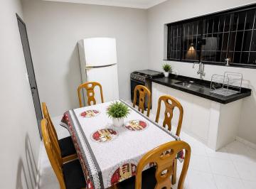 Casa de 4 quartos, Caraguatatuba · Casa ampla a apenas 500 metros da praia – conforto, espaço e ótima localização!