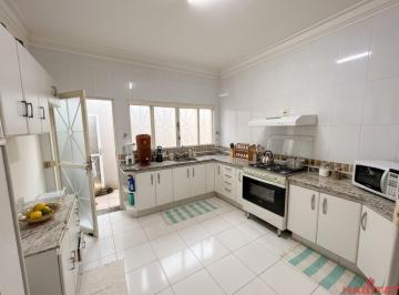 Foto 09 · Casa à venda em Franca-SP, Parque Franville: 3 quartos, 1 suite, 2 salas, 2 vagas, 197,35m². Confira