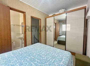 Casa · 166m² · 4 Quartos · 2 Vagas · À venda duas casas independentes com garagem e suíte no bairro São João, em São Pedro da Aldeia