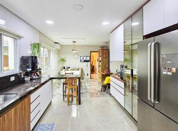 Casa · 232m² · 4 Quartos · 4 Vagas · Sobrado a venda no Umuarama – Osasco SP