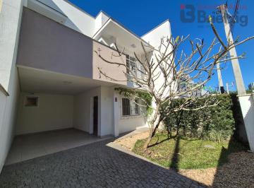 Casa · 141m² · 3 Quartos · 1 Vaga · Casa à Venda em Bom Retiro, Joinville por R$ 780 mil