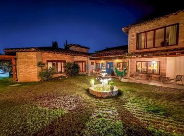 imagem · Casa à venda em Santana de Parnaíba, Morada dos Pinheiros (Aldeia da Serra), com