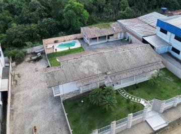 Casa · 333m² · 4 Quartos · 4 Vagas · Residência ampla e completa com 333m² de área construída em terreno escriturado de 1.208m²Residência