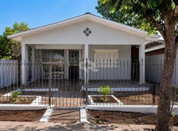 Casa · 110m² · 3 Quartos · Casa plana com 3 dormitórios ,sala ,cozinha , dispensa , área de serviço e garagem  com churrasqueir