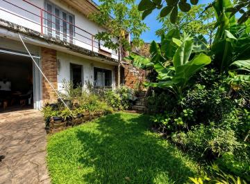 Casa · 220m² · 3 Quartos · CASA COM TERRENO DE 1.100M²